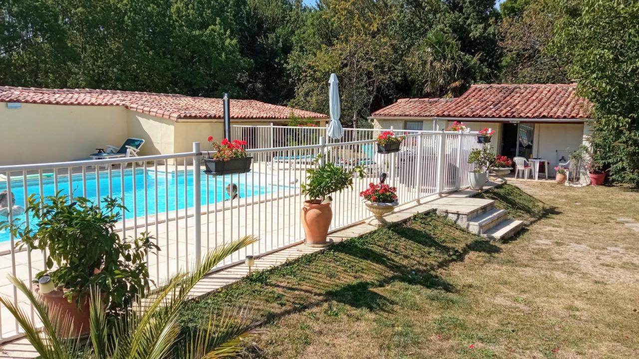 Les Deux Rivieres Appartement Les Touches-de-Périgny Buitenkant foto